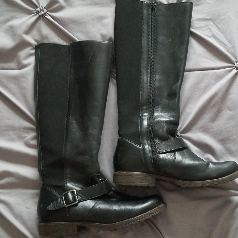 *SOLD* Kenneth Cole knee high boots